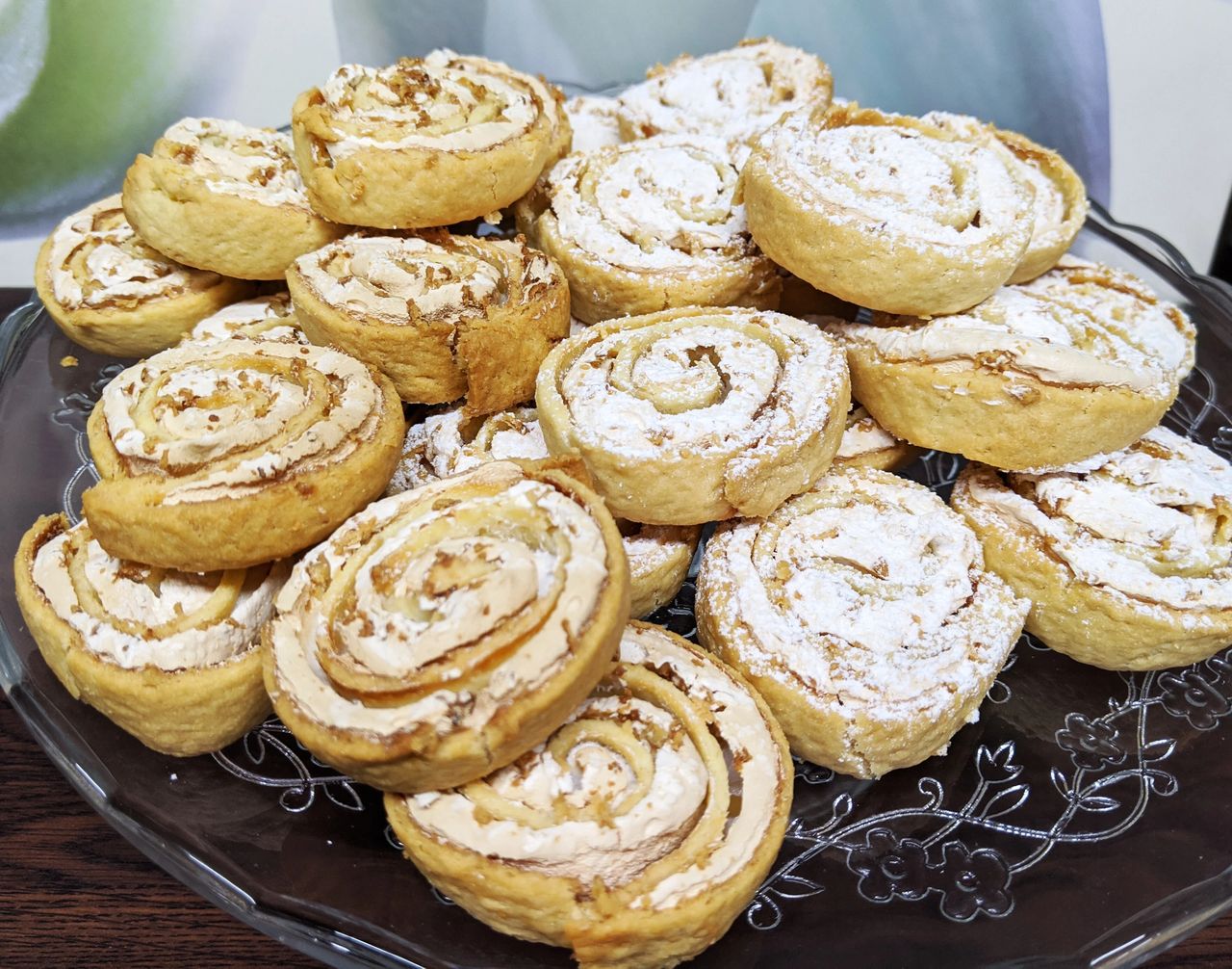Foamy roll with walnut or coconut