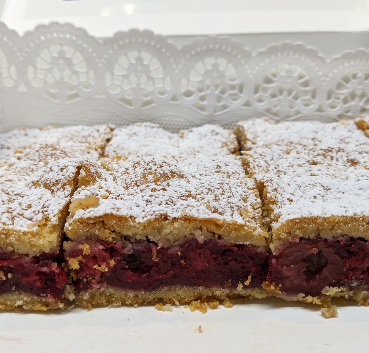Sour cherry pie