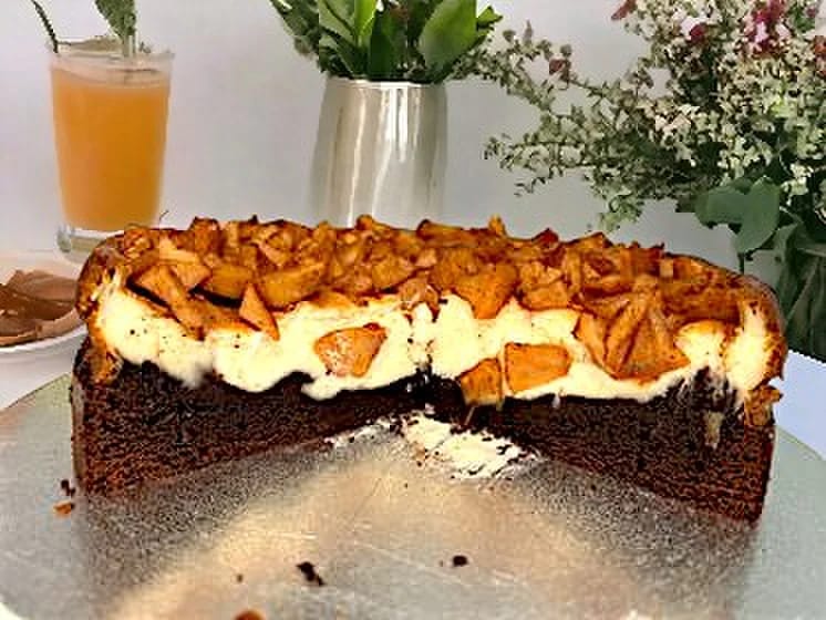 Apple cinnamon brownie cake (2)