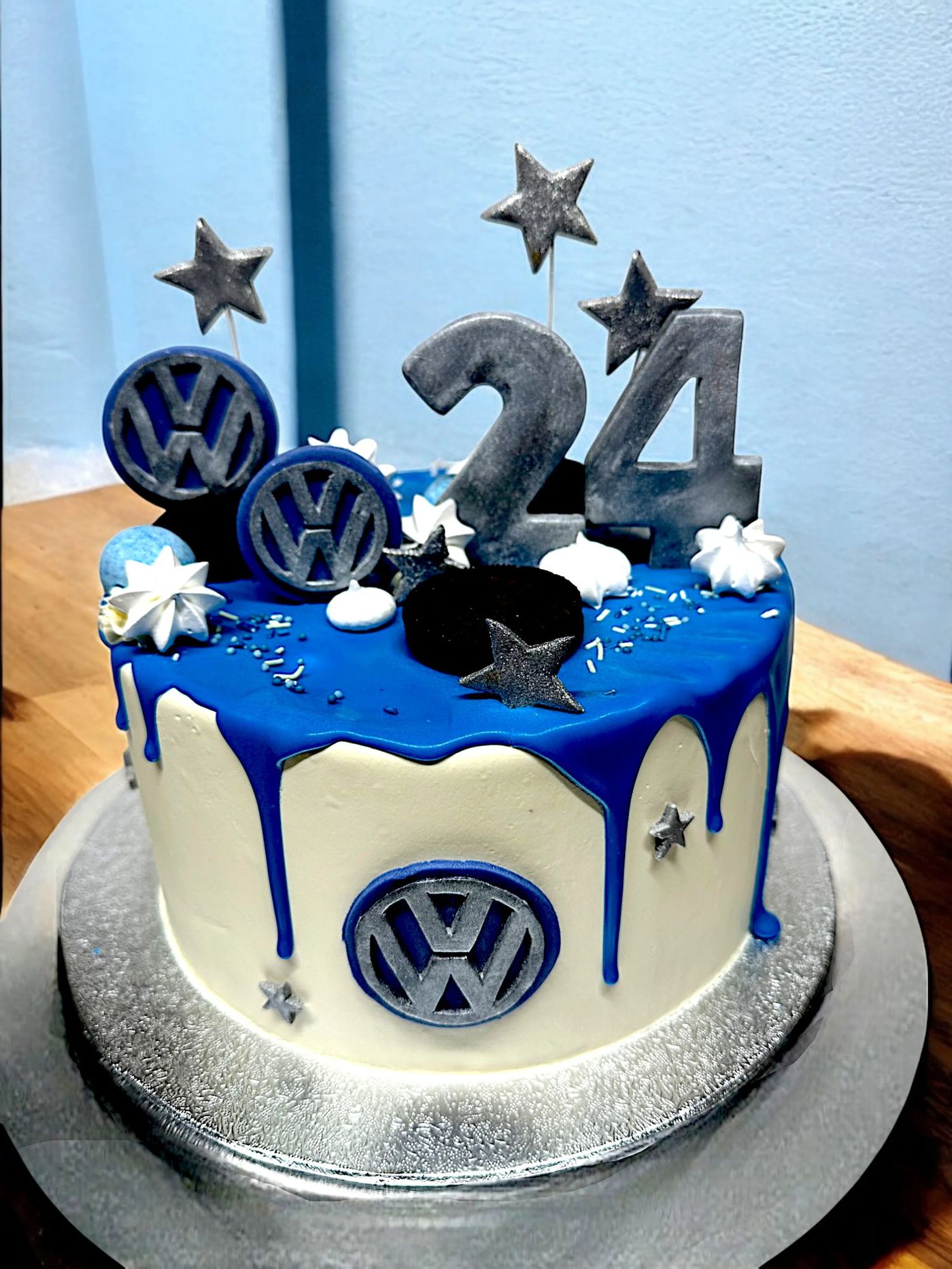 Unique decoration cakes (32)